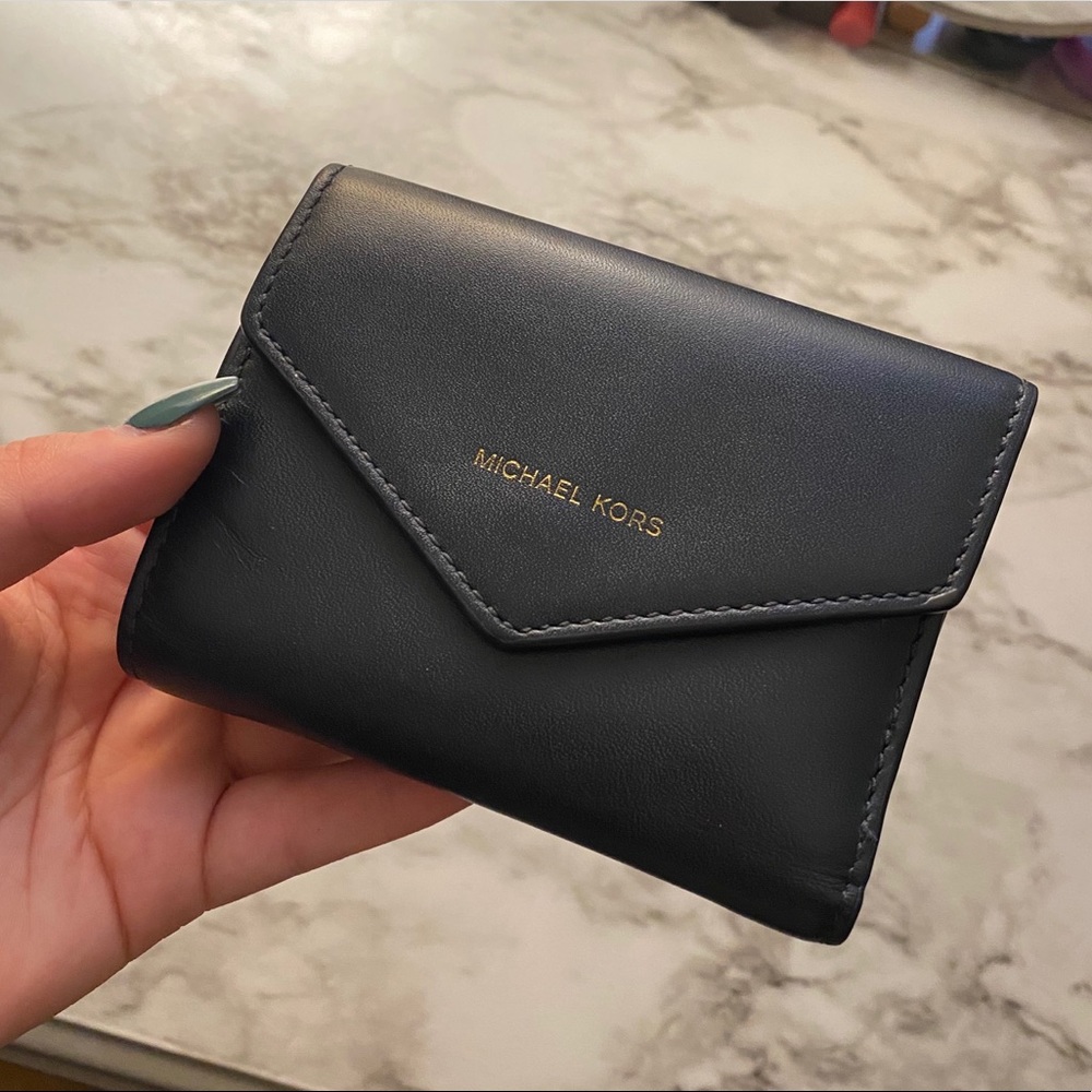 • MICHAEL KORS NAVY SMALL WALLET •